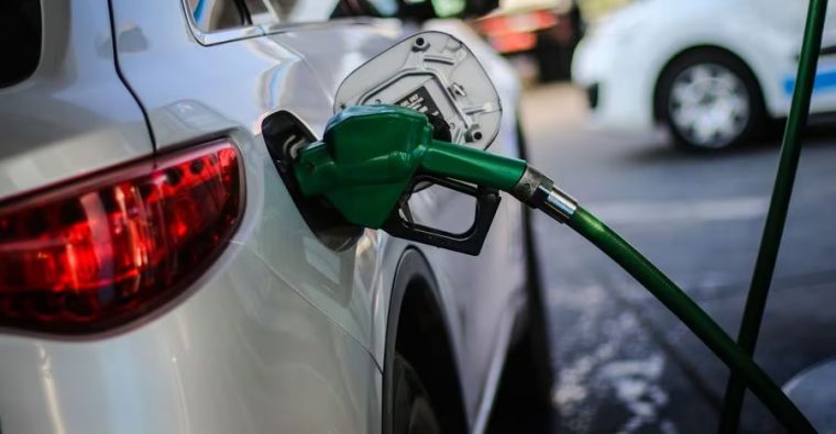 En una sorpresiva baja de precios, las bencinas experimentaron una disminución significativa