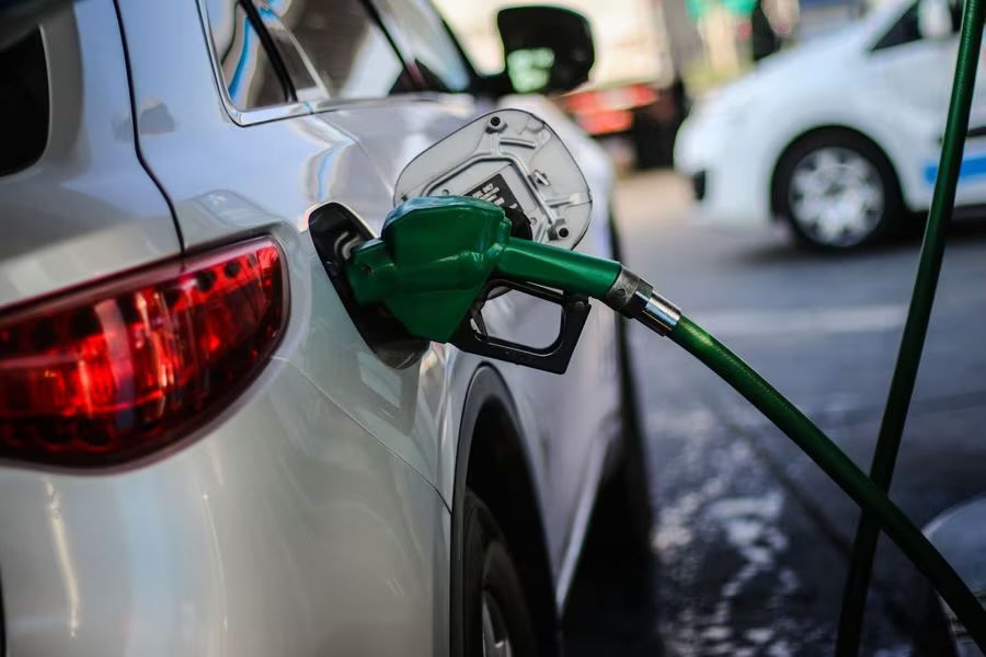 En una sorpresiva baja de precios, las bencinas experimentaron una disminución significativa
