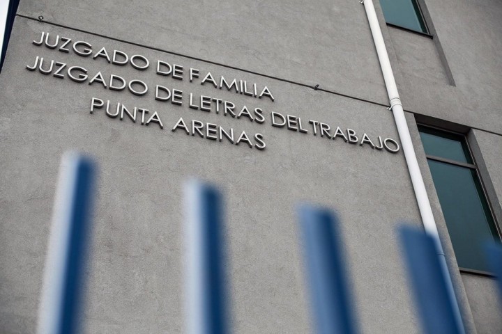 Tribunal de Punta Arenas condena al fisco a indemnizar a trabajador con $111 millones por despido injustificado